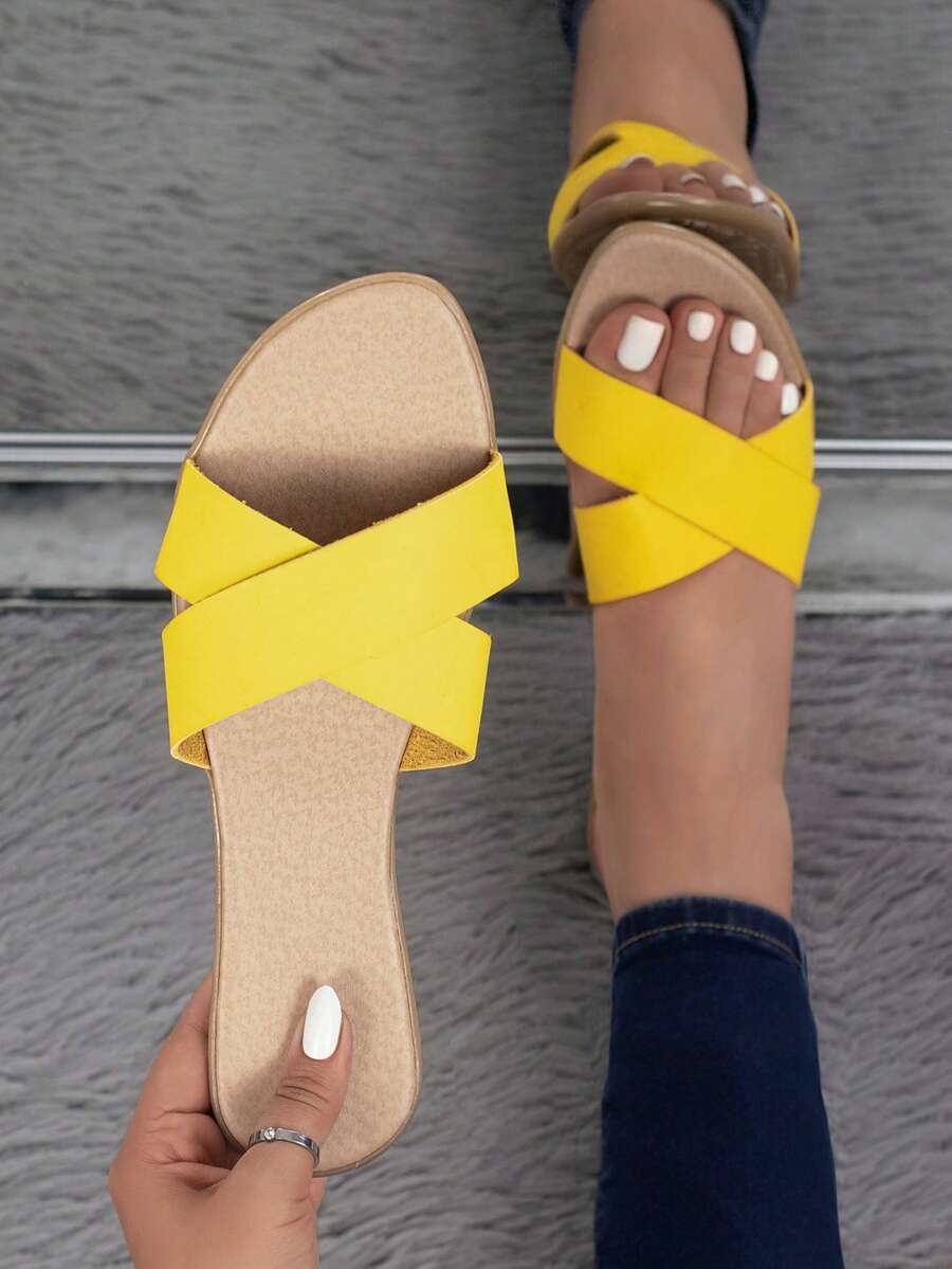Sandalias planas de mujer con punta redonda, tiras cruzadas, estilo minimalista, cómodas para uso diario y playa - Amarillo - Ver 1
