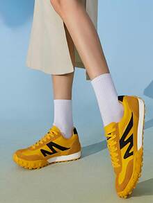 CAMEL CROWN 女士登山鞋春夏季防滑耐磨运动鞋复古休闲鞋 - 黃/黑 - 查看 1