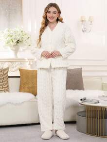Elegancka biała pluszowa piżama – miękki i wygodny zestaw do spania dla kobiet, ubrania na jesień