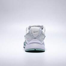 女款 W NIKE V5 RNR 休闲运动鞋，低帮 HQ7901-106 - 白色 - 查看 4