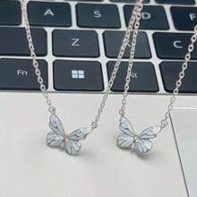 Collar con mariposa que brilla en la oscuridad - Diseñado con una mariposa azul luminosa, elegante pulsera para mujeres, estilo naturaleza cadena de clavícula Aurora