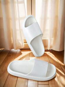 新款热销EVA男士拖鞋，轻便柔软，舒适透气，防滑鞋底设计，速干不臭脚，纯色款式休闲百搭，适合室内浴室淋浴和户外海滩，男女通用情侣凉鞋和拖鞋。