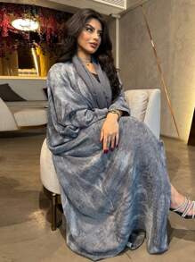 低调的花卉印花长袍配头巾，中东女性服装 - 灰色 - 查看 2