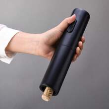 Apribottiglie per vino, ideale per feste e appassionati di vino - regalo gadget da cucina, cavatappi e decanter facili da usare, a batteria (batterie non incluse). Disponibile in versione set e singola. Il set include: apribottiglie, tagliatore di stagnola, versatore, tappo a vuoto estraibile, base di stoccaggio.