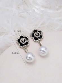 1 对简约黑玫瑰仿珍珠花耳钉，优雅精致的女士花卉耳环，适合日常佩戴和节日