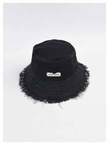 1pc Women Sunscreen Casual Bucket Hat With Silver Letter Badge And Frayed Brim, Suitable For Travel And Shopping Outfits