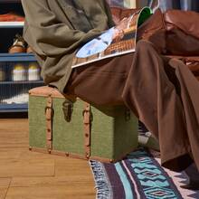 适用于客厅、走廊和鞋凳的优质皮革储物盒——经久耐用、时尚美观，是玄关和家居装饰、鞋子、配饰和小物件的理想收纳方案；节省空间却容量充足，简洁现代的家具配件，打造整洁时尚的室内环境，尤其适合放置在角落和储物柜中，以永恒的皮革奢华和实用收纳提升您的家居格调。 - 彩色 - 查看 3