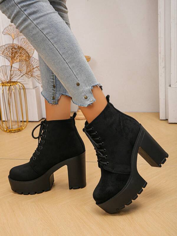 بوت أنيق قصير للنساء موديل 2025، لون أحادي الألوان، كاجوال بنعل عالي مقاوم للماء وذو منصة، مناسب للعطلات والأعراس والحفلات في فصلي الخريف والشتاء، ملابس الحفلات