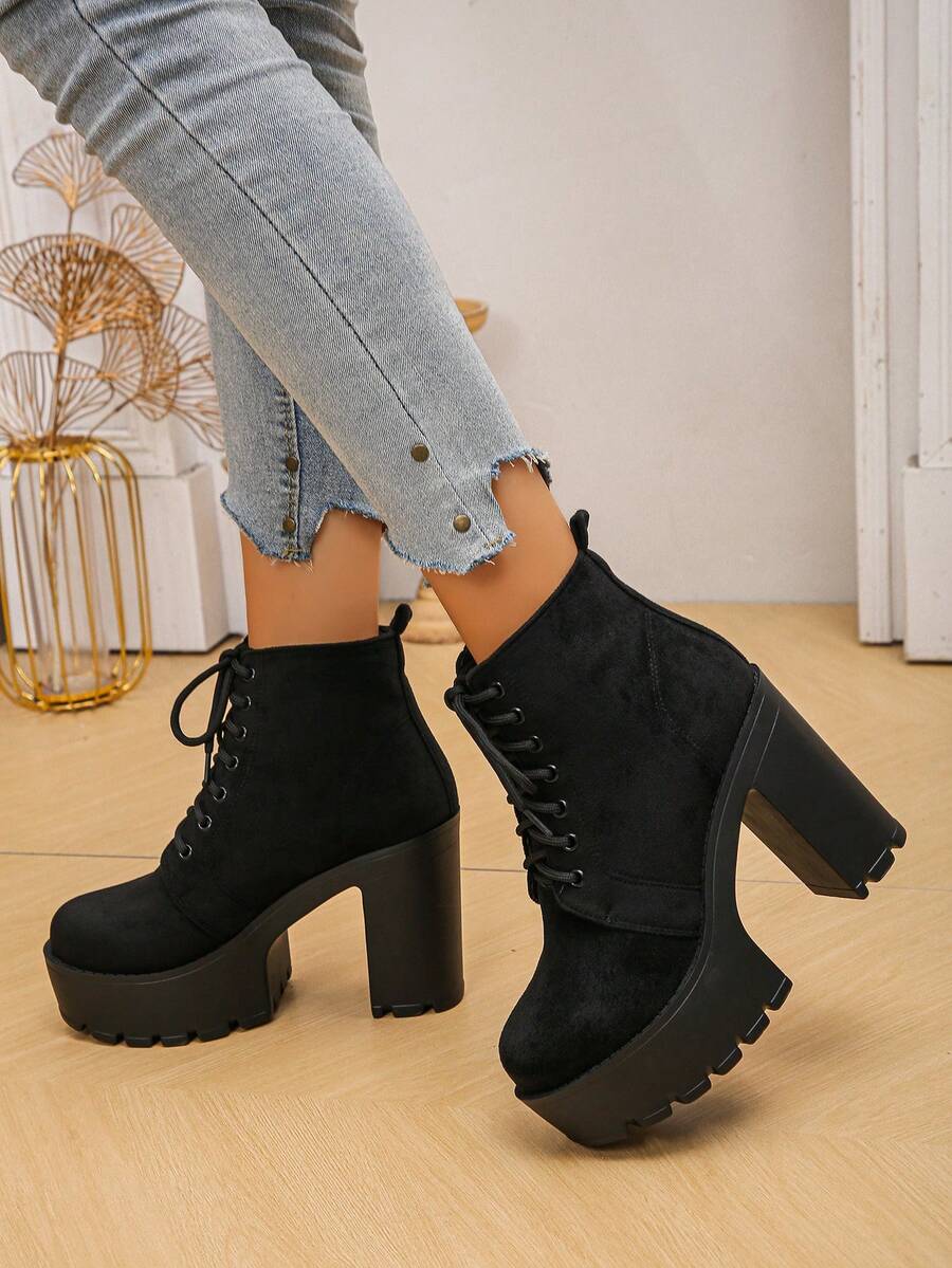 بوت أنيق قصير للنساء موديل 2025، لون أحادي الألوان، كاجوال بنعل عالي مقاوم للماء وذو منصة، مناسب للعطلات والأعراس والحفلات في فصلي الخريف والشتاء، ملابس الحفلات