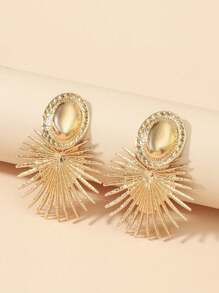 1 对夸张金色金属放射状装饰耳环，适合女性日常/派对佩戴