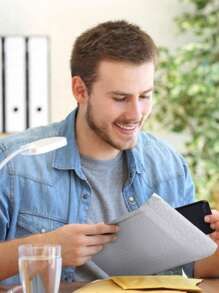 30 件珠光膜气泡邮寄白色自封运输信封，缓冲包装用品，适用于将衣服、服饰和小件物品送回学校