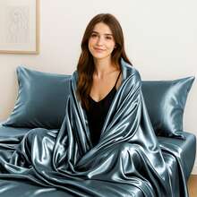 4-Piece Satin Sheet Set Lux Décor Polyester Silky Soft & Breathable – Deep Pocket Fitted Sheet For Home Decor- Graduation Gifts, Home Decor, Sleep Protection For Dorms, Student Beds, Back-To-School Gift, Valentine's Day Bedroom, Spring Bedding Refresh, Guest Room Essentials, Dorm Room Bedding, Premium Bed Linens, Easy Care Sheets, Hypoallergenic Fabric, Year-Round Comfort, Master Bedroom Update, Matching Bedding Set, Hotel Quality Linens, Wrinkle-Free, Cooling Touch, Modern Style - 藏蓝色 - 查看 2