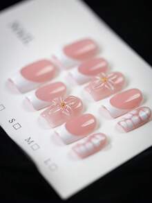 10片Y2K风格裸粉色底白色边3D立体花朵美甲贴纸 - 手工白色网格美甲贴纸 - 裸粉色主色调搭配白色法式尖角，透明3D立体花朵装饰，金色花蕊 - 甜美清新，夏秋必备美甲 - 适合日常、上学、派对等各种场合，送给女性和女孩的最佳礼物 - 手工美甲贴片 - 彩色 - 查看 5