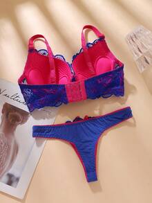 Bộ đồ lót nữ Temptuelle thời trang, lãng mạn, gợi cảm với ren phối màu tương phản, gồm quần lọt khe và áo ngực, cổ chữ V sâu, nâng đỡ tốt và thoải mái với cúp ngực BC. - Màu xanh lam - Xem 7