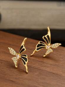 1 para eleganckich, luksusowych kolczyków w kształcie motyli z kapiącą ropą, wysokiej klasy design