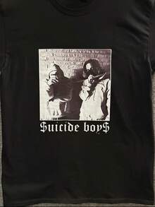 Camiseta gráfica negra "Suicide Boys" para hombres - Tela de punto suave y transpirable, diseño casual de ropa urbana con estampado audaz, lavable a máquina, duradera y cómoda para uso diario, moda urbana, camiseta de uso cotidiano | Camiseta gráfica audaz | Camisa de punto suave - Negro - Ver 1
