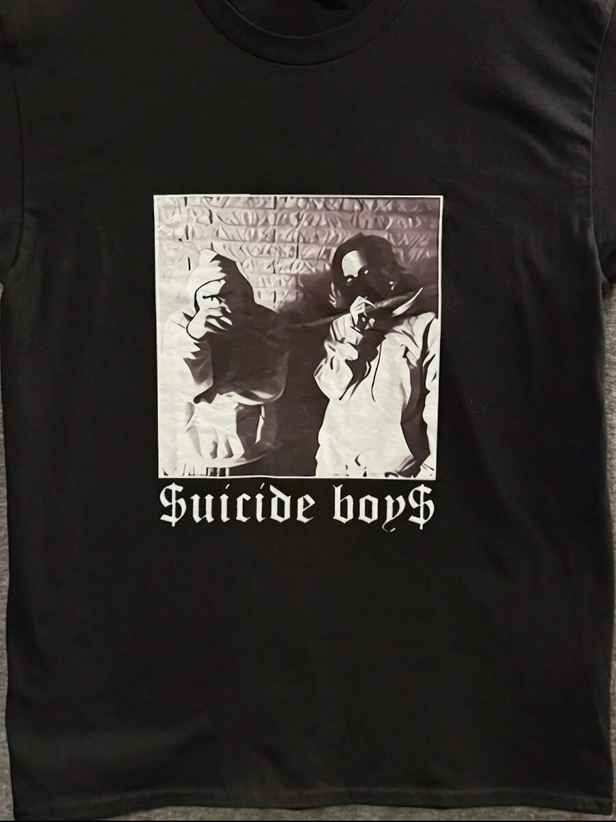 Camiseta gráfica negra "Suicide Boys" para hombres - Tela de punto suave y transpirable, diseño casual de ropa urbana con estampado audaz, lavable a máquina, duradera y cómoda para uso diario, moda urbana, camiseta de uso cotidiano | Camiseta gráfica audaz | Camisa de punto suave - Negro - Ver 1