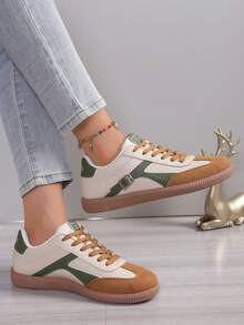 أحذية رياضية كاجوال ذات ألوان متباينة وأربطة، أحذية رياضية منخفضة القمة بأصابع مستديرة مع إبزيم