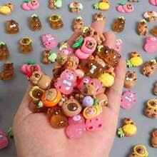 21 piezas Conjunto de joyería luminosa de dibujos animados de capibara de colores - 20 dijes de capibara mixtos + 1 maleta