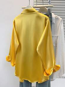 女士秋季马术缎面衬衫，精致纯色马术印花，尖领单排扣设计，展现日常优雅，适合秋、冬、春季度假穿着。 - 黃色 - 查看 4