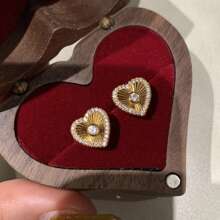 1 pieza Pendientes de botón con forma de corazón de textura radiante de lujo de cobre con circonita cúbica sintética, adecuado para regalo, fiesta, vacaciones, casual, banquete, diario, uso en días festivos, peso total: 2.6g