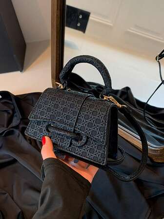 Dragsko, elegant och avslappnad, handburen liten fyrkantig väska för enkelrum. Lämplig för shopping, plånbok, shopping, unga kvinnor, högskolestudenter, nykomlingar, tjänstemän. Mycket lämplig för kontor, högskola, arbete, affärer, pendling, utomhusaktiviteter, resor och utflykter.