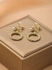 1 对时尚水晶和白珍珠圆形吊坠夹式耳环，适合女士佩戴，优雅纤薄，适合日常佩戴，节日礼物