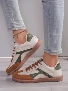 أحذية رياضية كاجوال ذات ألوان متباينة وأربطة، أحذية رياضية منخفضة القمة بأصابع مستديرة مع إبزيم