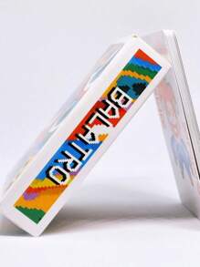 [节日派对基础套装]披风小丑扑克牌，为派对增添乐趣和创意，采用可爱的像素风格图案，是一款轻松有趣的纸牌游戏。包含 54 张卡片 - 适合游戏派对之夜、万圣节、圣诞节、情人节、感恩节、母亲节、父亲节等各种聚会，颜色和款式随机。