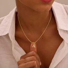 1pc Exquisite Fashion Jewelry Necklace, Stainless Steel A-Z,26 English Initials Pendant, Holiday Gift, Suitable For Women To Wear Daily Stainless Steel Letter Pendant Necklace