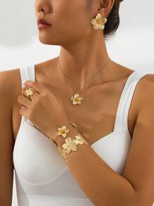 1 Set Luxury Elegant Floral 5-Petal Pendant Necklace, 1 Pair Earrings, 1 Necklace, 1 Bracelet, 1 Ring Set - Suitable For Wedding, Engagement, Date, Party, Fashion Jewelry Gift For Women