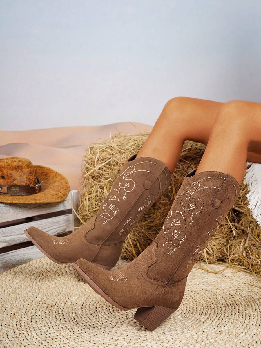 女士加大码V型尖头粗跟刺绣西部牛仔靴，麂皮内衬，秋冬新款户外时尚套脚中筒靴，牛仔靴，Coachella音乐节必备 - 鏽棕色 - 查看 1