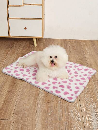 This Breathable, Washable, Comfortable And Warm White And Purple Heart-Shaped Thin Pet Blanket Made Of Polyester Is The Perfect Mat For Kittens And Puppies To Use In Autumn And Winter.