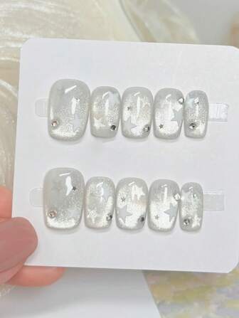 10片纯手工制作的按压式美甲，短方形银色美甲，Y2K风格，温柔精致简约，闪耀夺目，星形猫眼镶钻，适合女性和女孩，春夏秋冬，情人节、节日、假日、日常佩戴。