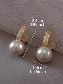 1 对奢华白色仿珍珠铜微镶嵌方晶锆石优雅独特百搭女士环形耳环