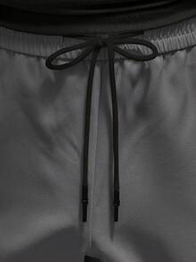 Pantalones casuales de unicolor y ajuste delgado para hombres, adecuados para el uso diario en primavera, otoño y verano, con cintura con cordón, tela ligera, pantalones cargo con parches y personalidad - Gris Oscuro - Ver 3