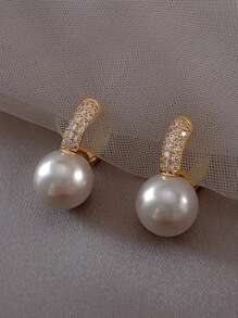 1 对奢华白色仿珍珠铜微镶嵌方晶锆石优雅独特百搭女士环形耳环