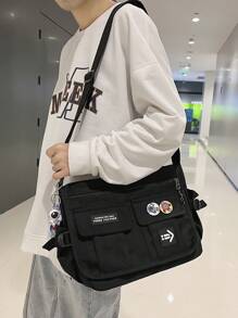 新款斜挎包，带吊坠字母装饰，纯色男士单肩包，学生学校斜挎包，男士百搭通勤包