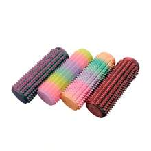 Portachiavi con stimolatore a punte, piccolo oggetto antistress da manipolare, portachiavi antistress, mini rullo massaggiante portatile con punte testurizzate, regalo creativo e originale