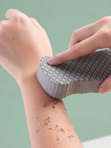 1块装去角质海绵、擦洗海绵、沐浴海绵，鱼鳞纹3D沐浴海绵，沐浴过程中不会伤害肌肤。高密度印花沐浴海绵。淋浴配件，沐浴海绵工具。（由于批次不同，海绵上的印花方向可能有所不同） - 彩色 - 查看 3