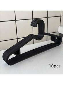 Pacote com 40/20/10 cabides finos de plástico preto, leves e resistentes, economizam espaço, adequados para pendurar camisetas e camisas, cabides finos, design antiqueda