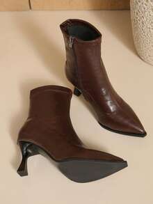 Botas com Zíper Lateral para Mulheres, Botas de Tornozelo Estilo Britânico, Botas Curtas de Salto Gatinho da Moda, Botinhas de Bico Fino Versáteis de Couro para Primavera e Outono