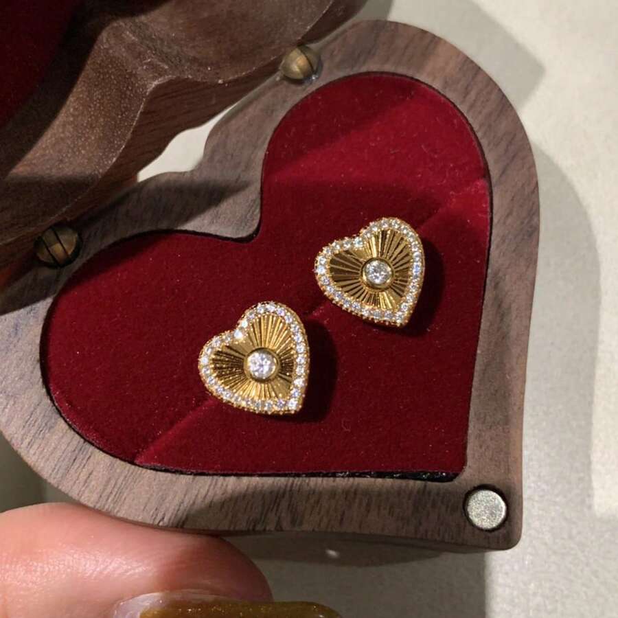 1 pieza Pendientes de botón con forma de corazón de textura radiante de lujo de cobre con circonita cúbica sintética, adecuado para regalo, fiesta, vacaciones, casual, banquete, diario, uso en días festivos, peso total: 2.6g