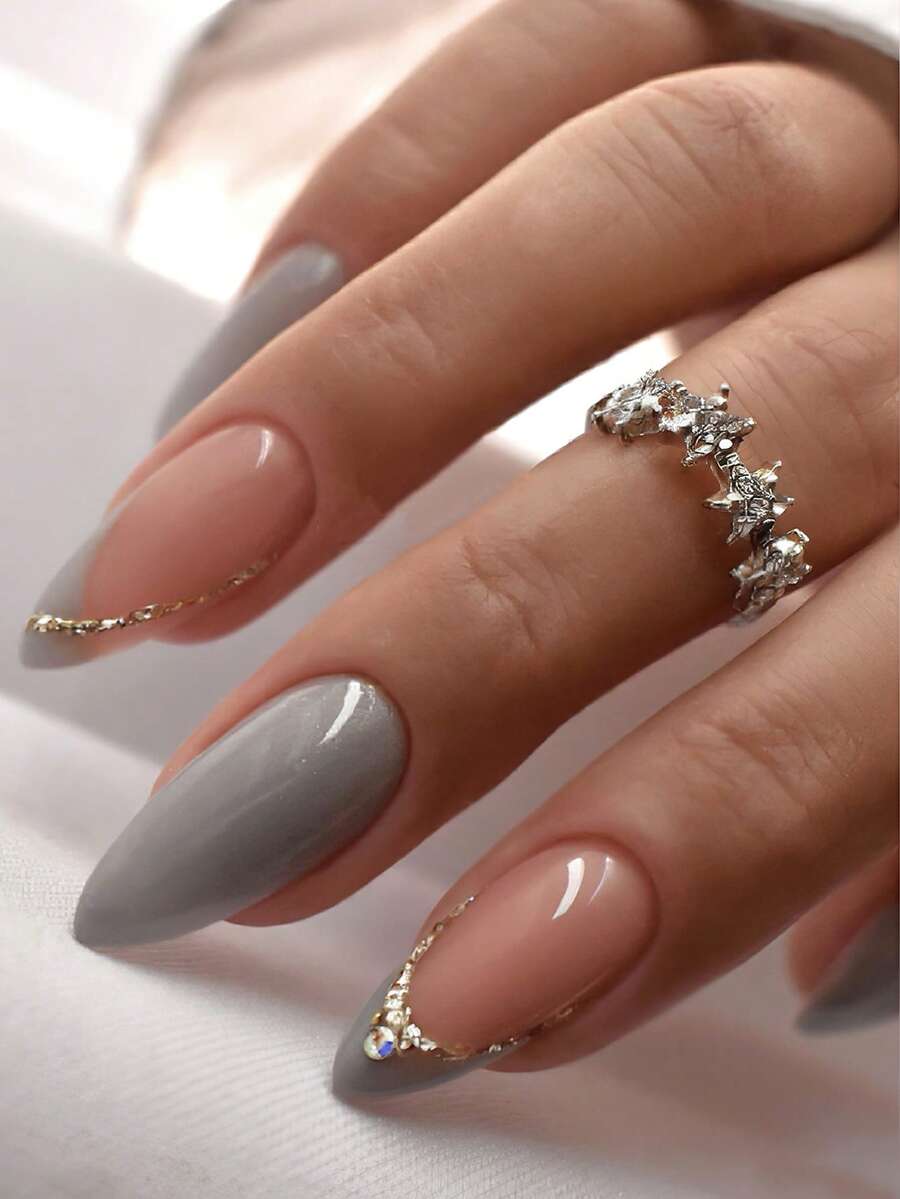 24片法式美甲贴纸，中杏仁形，金色线条装饰，3D水钻点缀，简约风格，光滑表面，全覆盖假指甲，适合女性和女孩日常佩戴的美甲用品 - 彩色 - 查看 1