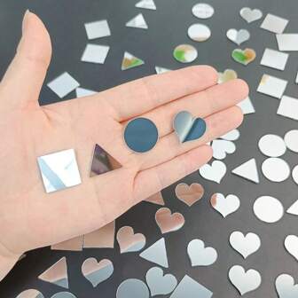 镜面墙贴 50 片或 200 片套装镜面银色亚克力几何形状贴花 - 三角形、正方形、圆形、心形、自粘式，适用于家居装饰、房间装饰、墙壁装饰、浴室装饰 | 2 厘米迷你 DIY 镜面墙饰、婚礼派对背景装饰