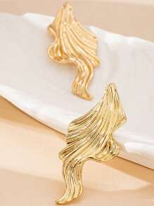 1 Pair Retro Textured Elongated Geometric Alloy Dangle Earrings, Suitable For Women