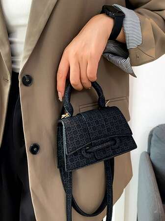 Dragsko, elegant och avslappnad, handburen liten fyrkantig väska för enkelrum. Lämplig för shopping, plånbok, shopping, unga kvinnor, högskolestudenter, nykomlingar, tjänstemän. Mycket lämplig för kontor, högskola, arbete, affärer, pendling, utomhusaktiviteter, resor och utflykter.