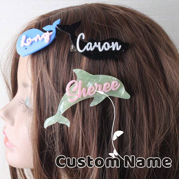 1 Stück personalisierter Buchstaben- & Delfin-Haarclip aus Stoff, Alltagshaarschmuck, personalisierte Namensdekor, mehrschichtiger acrylischer Laserschnitt, handgemachtes Geschenk für Frauen