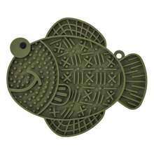 PETSIN 1pc Silicone Slow Feeder Mat, Fish/Frog Shaped, Anti-Gulping, Anti-Spill, With Suction Cup, Wall-Mountable Lick Mat For Cats & Dogs