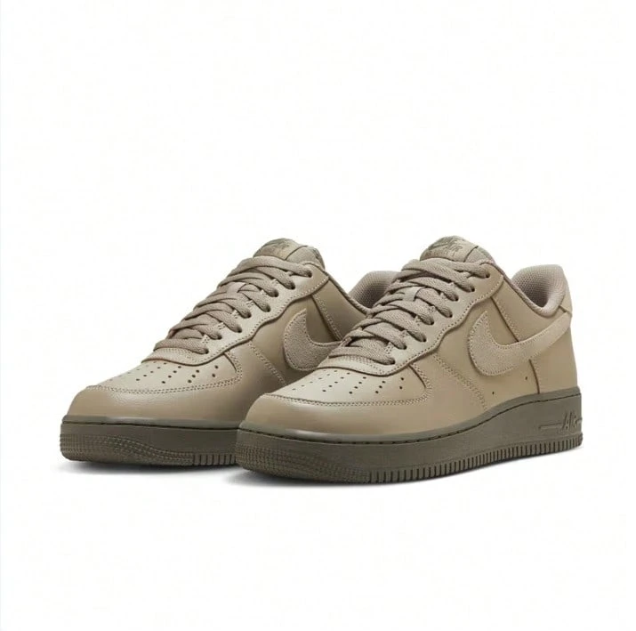 Nike Air Force 1 男女款休闲运动鞋，款式：HQ1176-222 - 棕色 - 查看 1